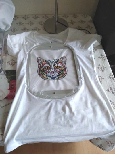 T-shirt with Mosaic cat embroidery design