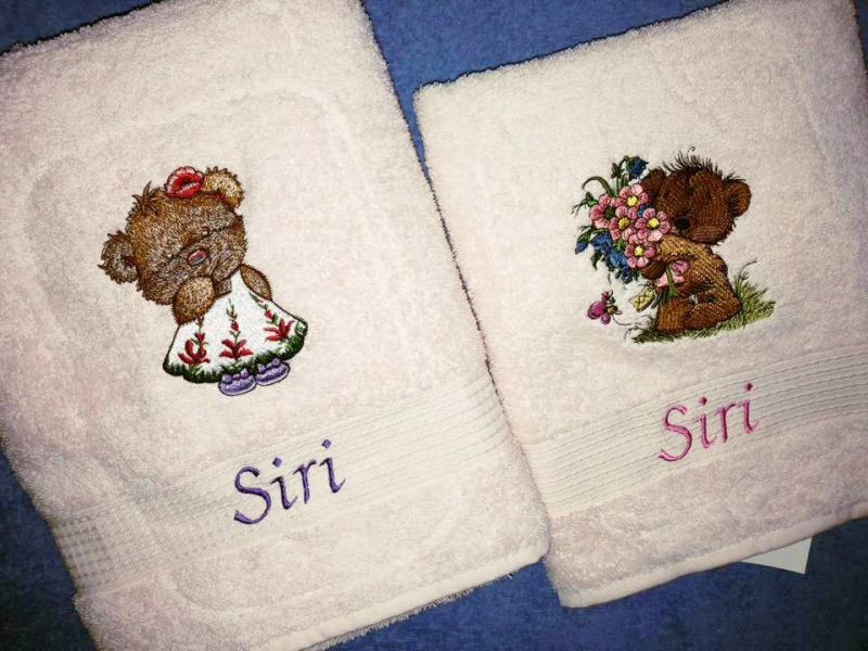 Embroidered towel with Teddy bears designs
