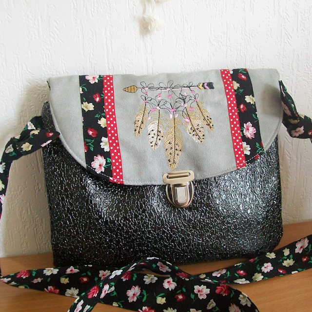 Fashion bag with feathers embroidery design