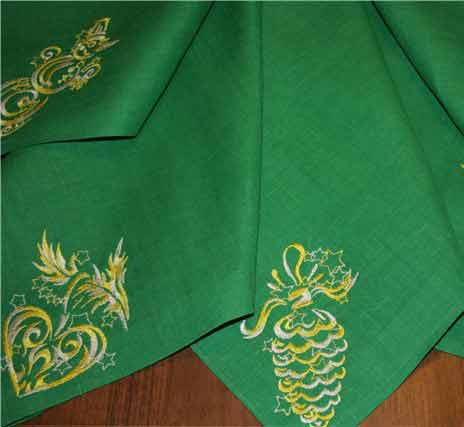 Diseño de servilletas bordadas navideñas.