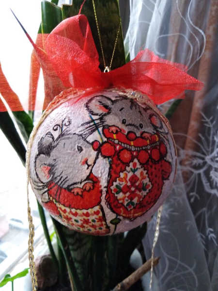 Embroidered christmas toy with mice design