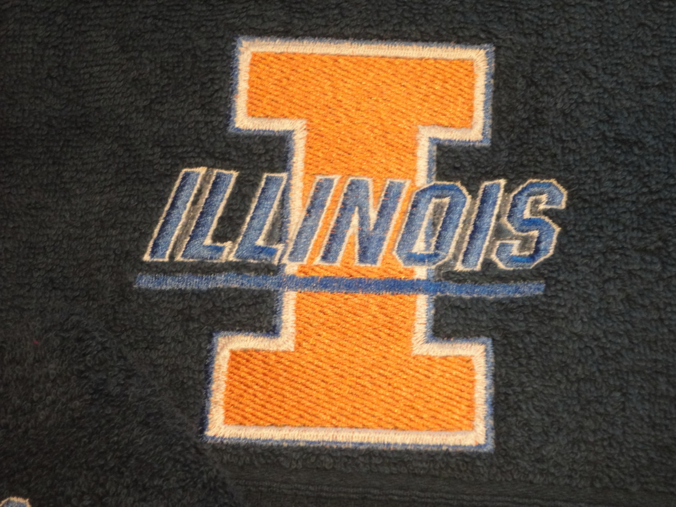 University of Illinois Fighting Illini Distressed Circle Logo Cotton Y