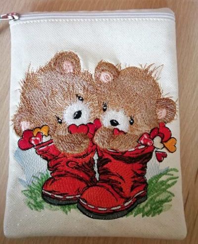 Handbag with Loving bears embroidery design