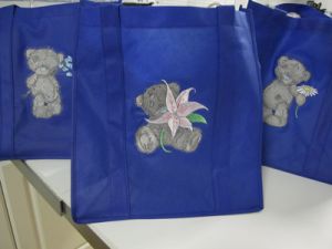 Food bags with teddy bear embroidery design