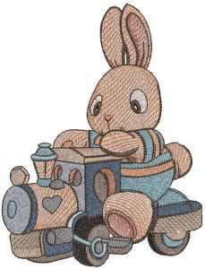 Brinquedo de coelho em um desenho de bordado de trem