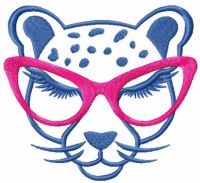 Diseño de bordado gratis de guepardo con gafas.