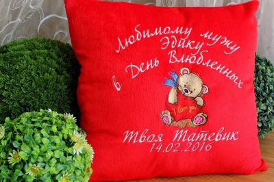 Cushion with Teddy bear embroidery design