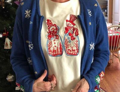 T-shirt with snowmen embroidery design