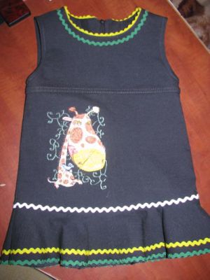 Giraffe with small bird dress embroidery design