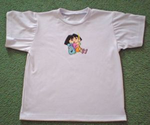 T-shirt embroidered with Dora design